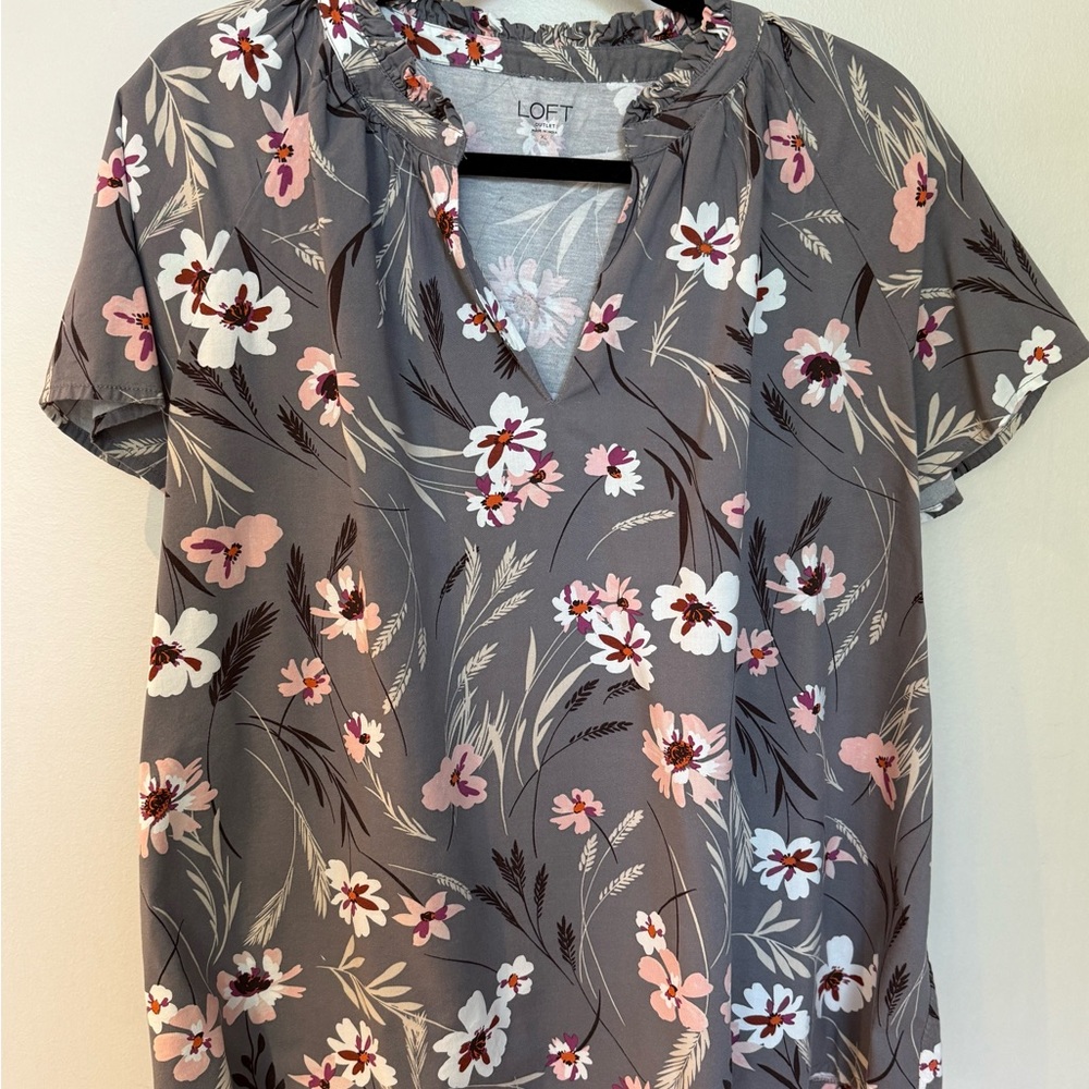 LOFT Gray Floral Women's Top